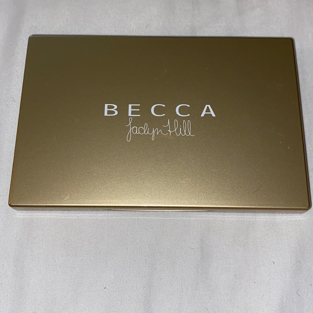 Becca Jaclyn Hill. Shimmering Skin Perfector